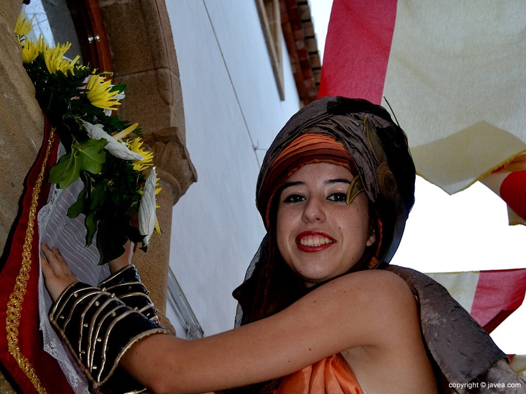 ofrenda de flores en la hornacina de San Jaume