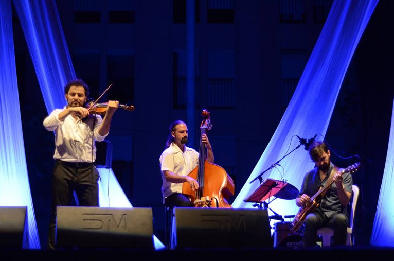 Actuación de Raúl Márquez Trío en Xàbia