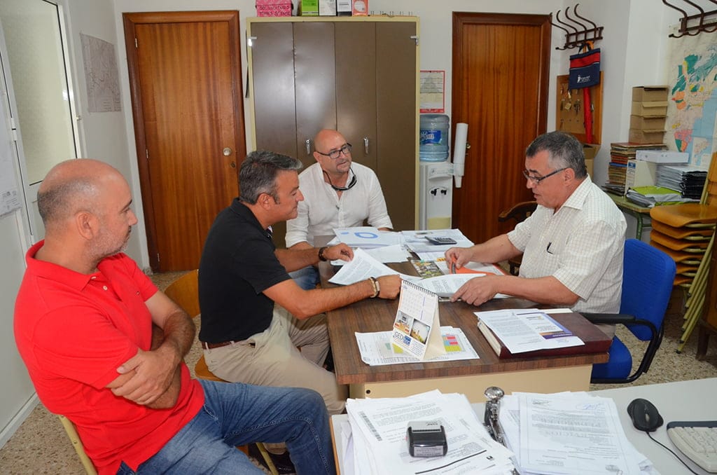 José Chulvi reunido con los regantes de Pedreguer