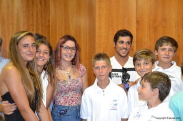 Julia Miñana con sus amigas
