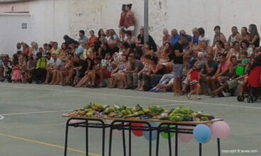 Los padres llenaron las gradas del colegio Graüll