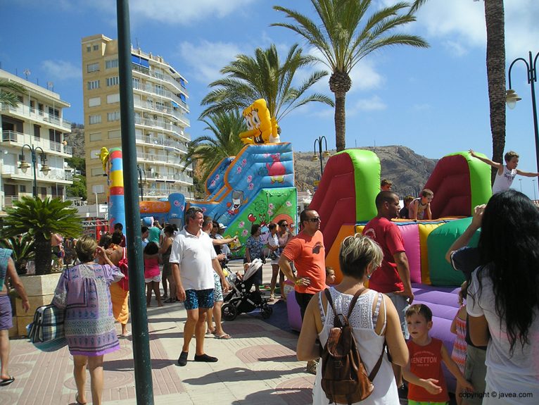 Parque infantil en el paseo Marítimo