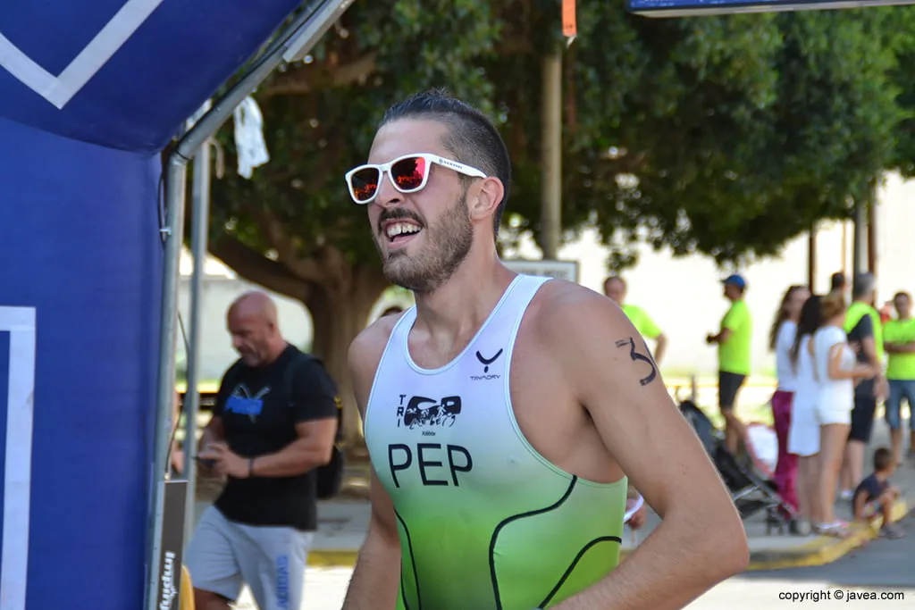 Pep Bolufer entrando en meta