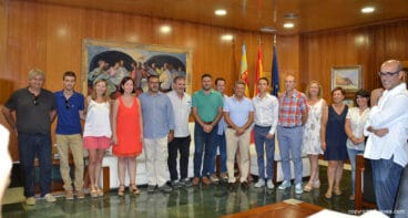 Siro Piña con los concejales y el alcalde