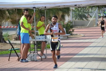 Toni Soler llegando al box de natación