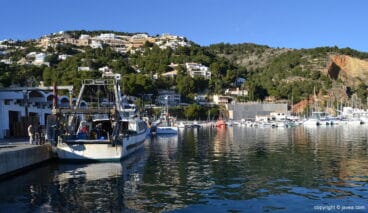 Barcas de pescadores en el puerto de Jávea