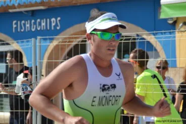 Eduardo Monfort en plena carrera