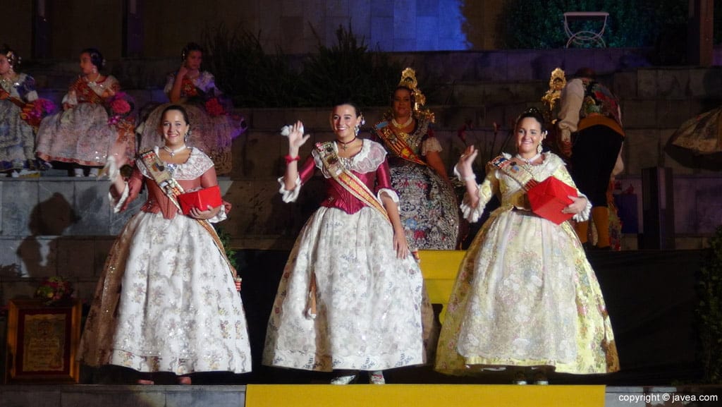 Lucía Català y sus damas en la presentación de Dénia