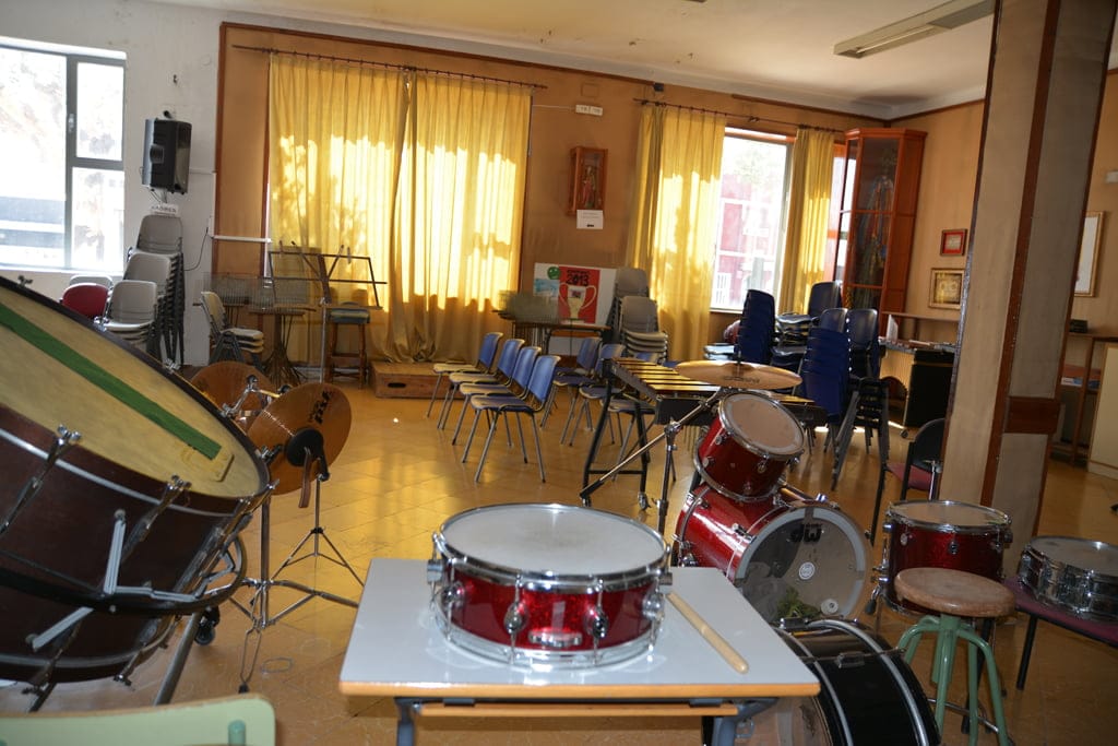 Sillas donadas por Amjasa en el aula