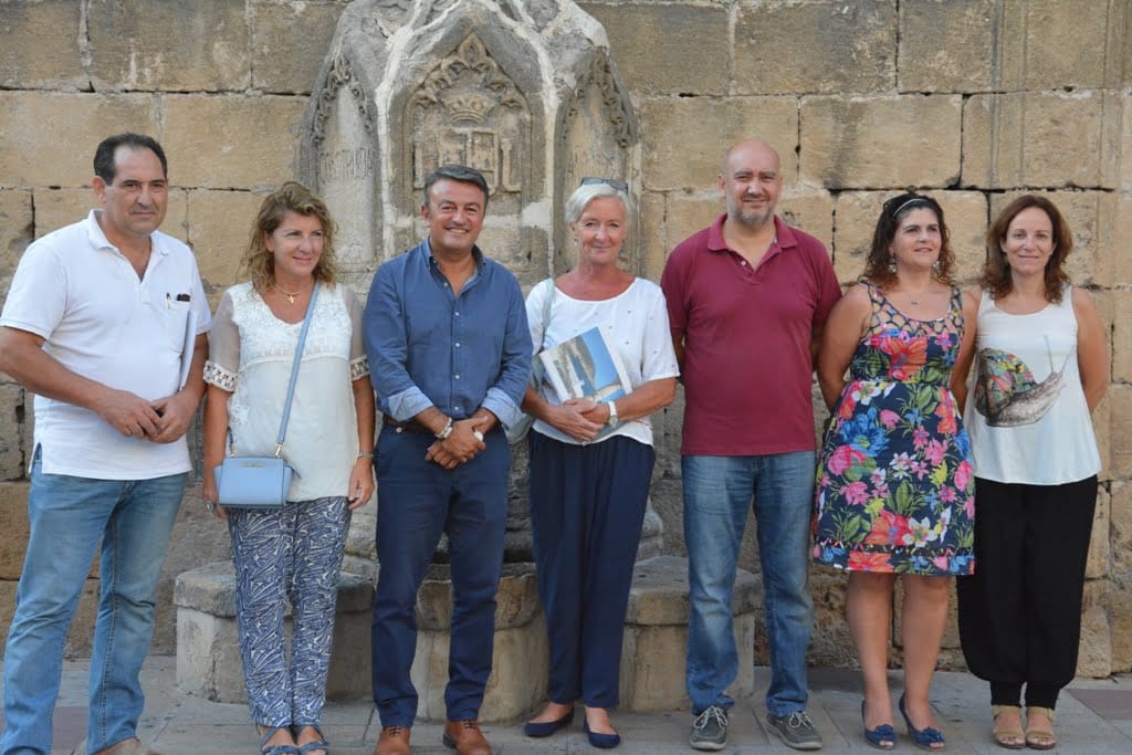 Chulvi con los nuevos componentes del consell  de amjasa