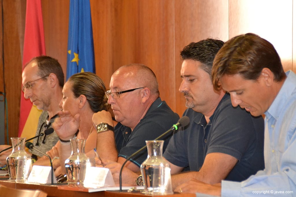 Imagen: Óscar Antón y Juanlu Cardona de Xàbia Democrática en un pleno