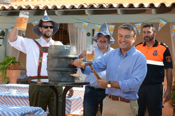 Imagen: Chulvi inaugurando el Oktoberfest en Xàbia