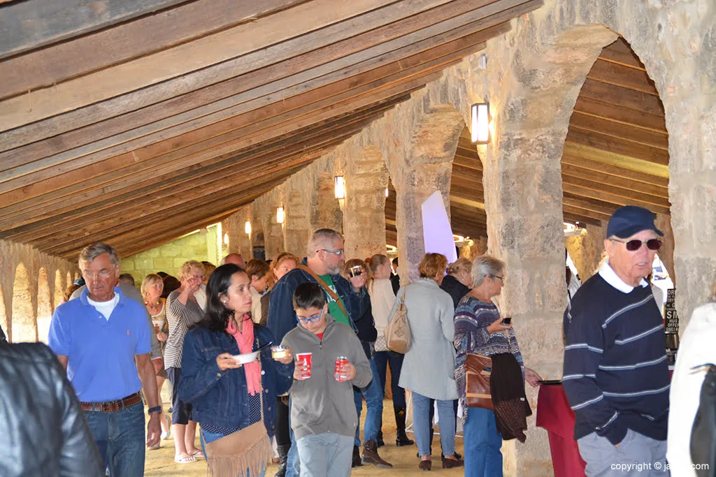 Mucho público en el riurau d`arnaudo de tapeo