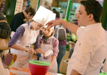 Alberto Ferruz impartiendo el taller de cocina