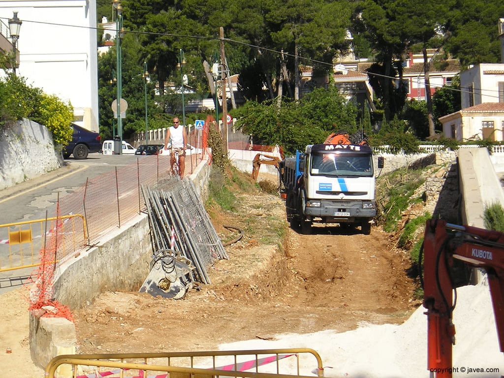 Camión dentro del barranco de la Cuesta de San Antonio