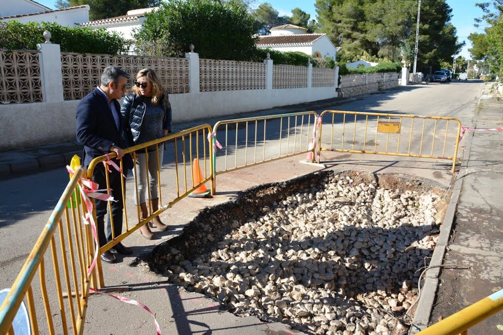 Chulvi y Mata junto a uno de los pozos de drenaje
