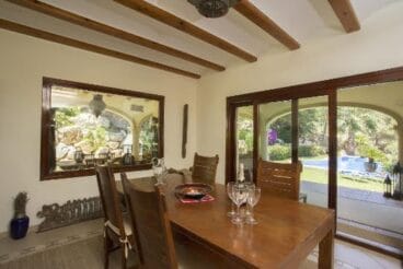Comedor Casa Good Aguila Rent a Villa