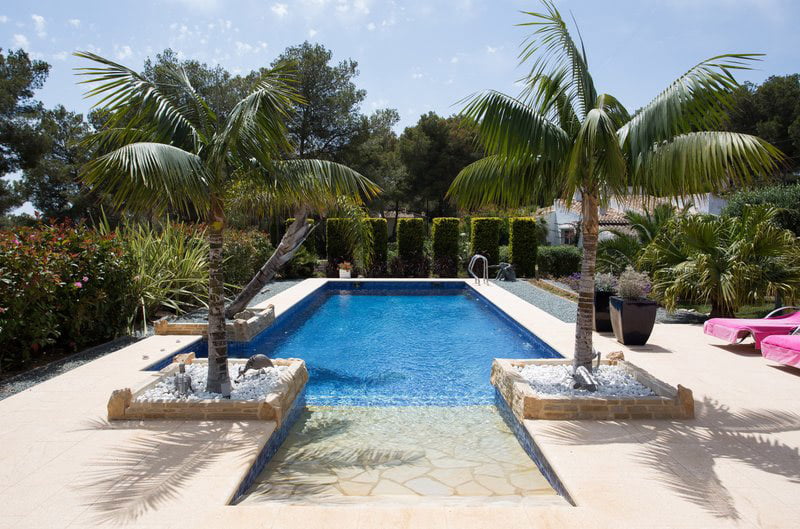 Jardín y piscina Belen Quiroga