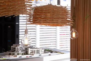 Detalle de la decoración en el interior de la oficina de Atina Inmobiliaria