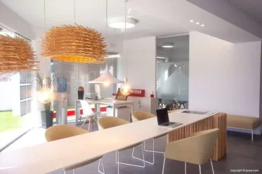 Interior de la oficina de Atina Inmobiliaria