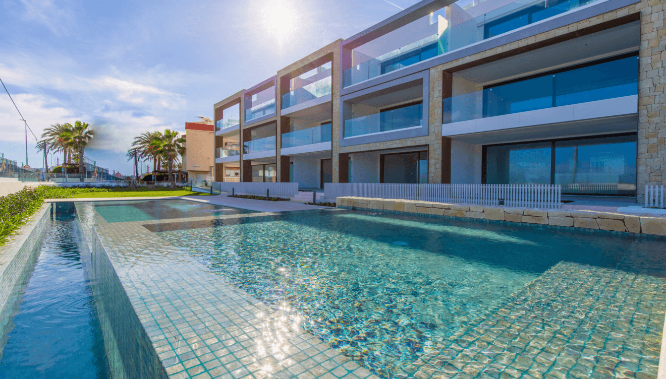 Propiedades a primera línea del mar en Jávea con Atina Inmobiliaria