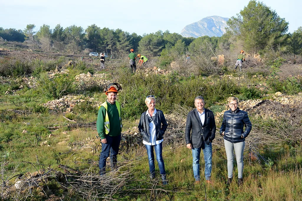 Chulvi con Mata y Courcelles visitando los trabajos en el Montgó