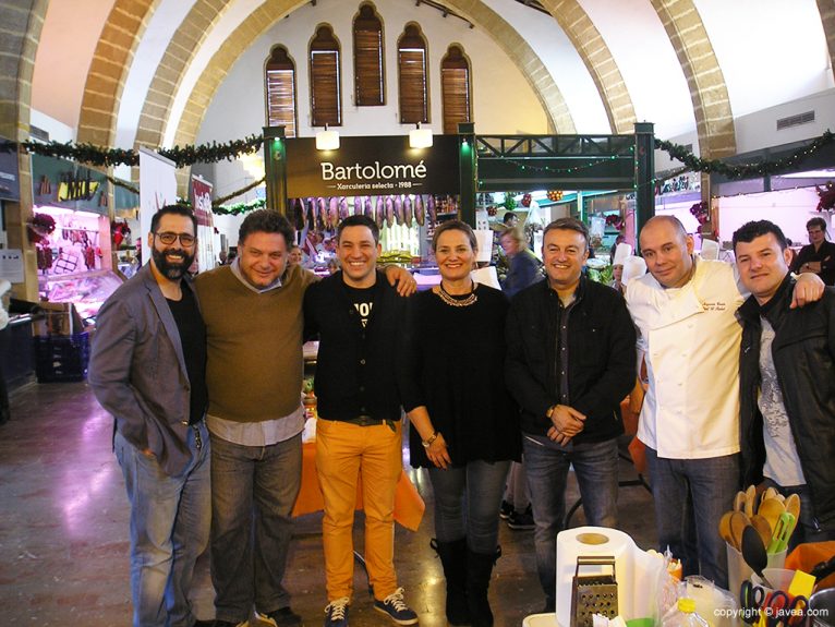 Chulvi con los chefs participantes en Mercatchef Junior