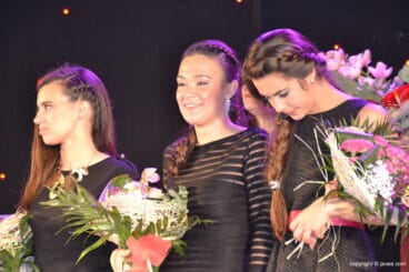 Mar Ajenjo junto a sus damas