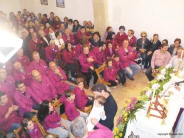 Interior de la ermita durante la misa