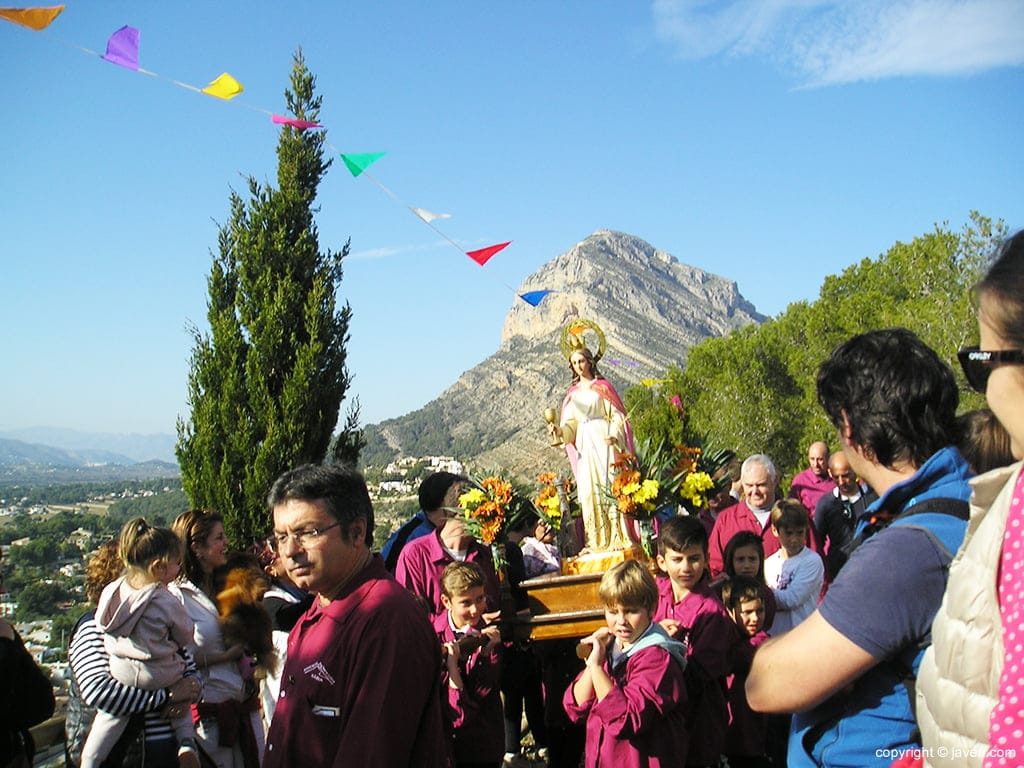 Imagen: Procesión en Santa Llúcia