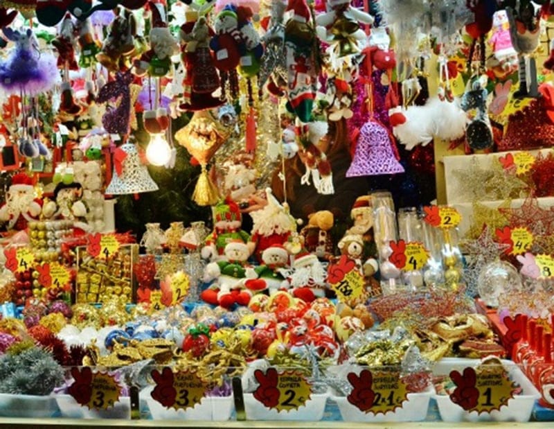 Puesto de un mercadillo de navidad