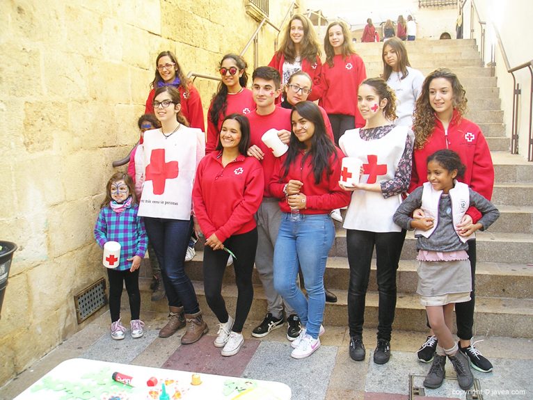 Jóvenes voluntarios de Cruz Roja Xàbia