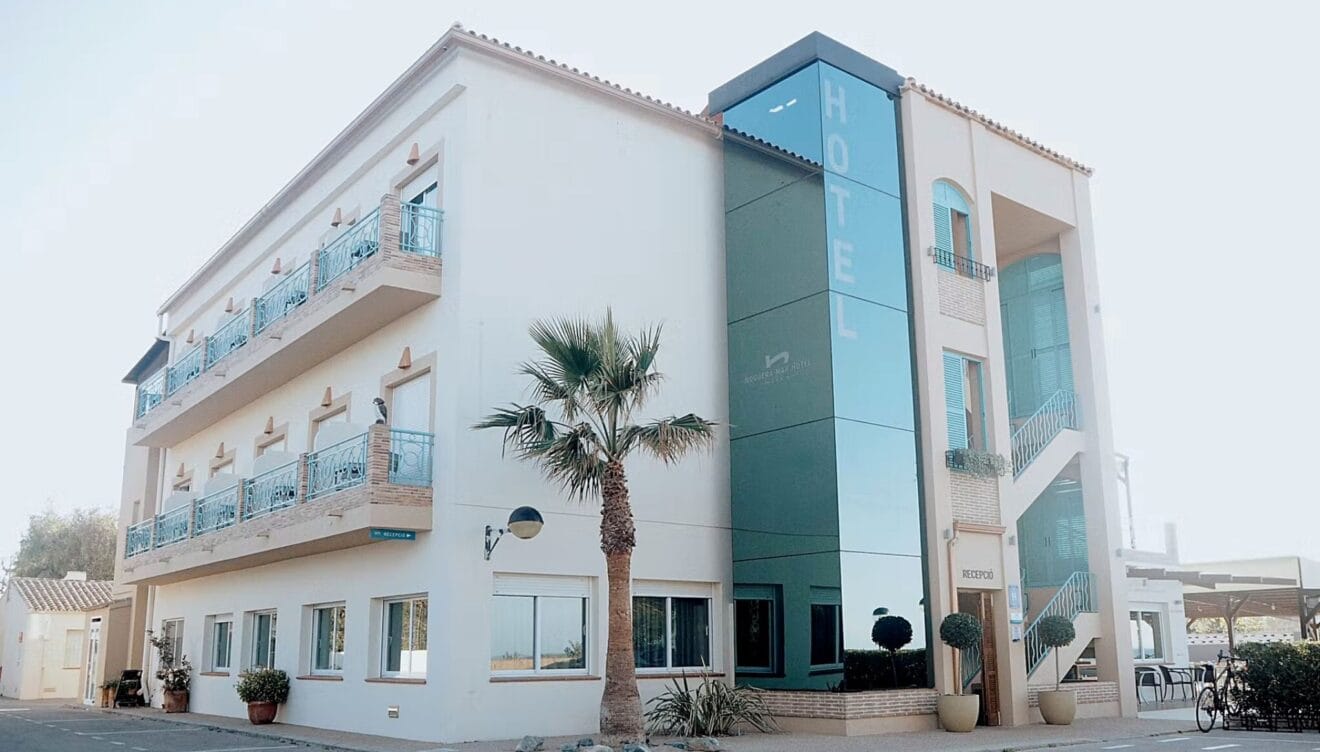 Fachada del Hotel Noguera en Dénia