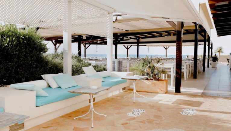 Hotel con terraza frente al mar en Dénia