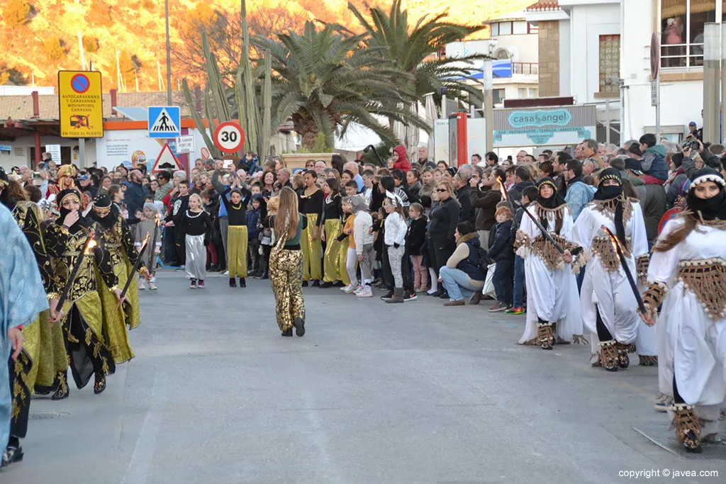 Ballet abriendo la cabalgata