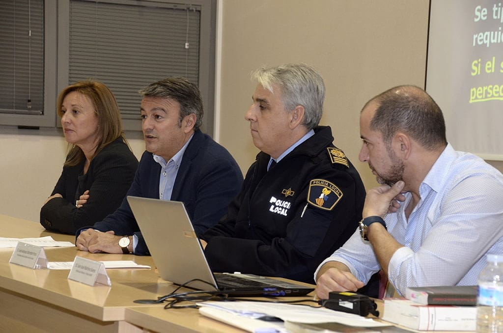 Chulvi en el acto de clausura del curso para policías locales