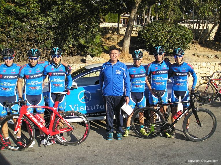 Ciclistas del equipo Portal de la Marina-Xàbia's Bikes.