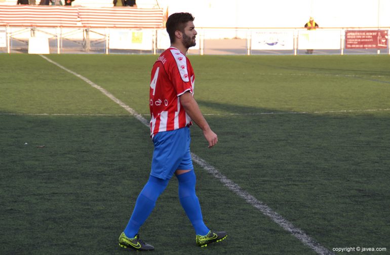 Rubén autor del gol del CD Jávea en Gandía