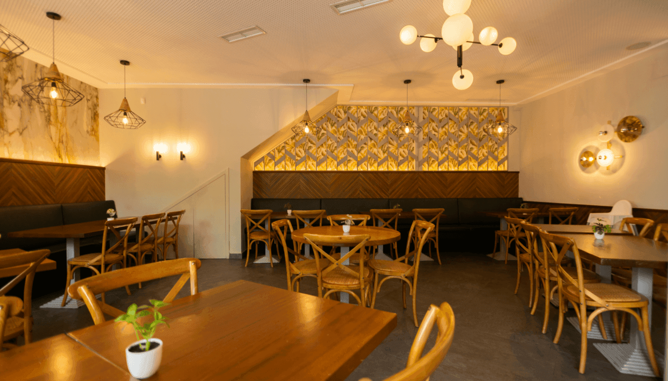 Acogedor interior del restaurante italiano Da Giulia