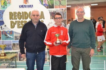Capitán CB Horadada con el trofeo