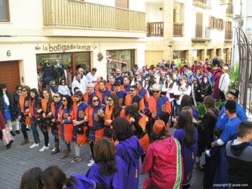Filaes Cristianas en la entraeta de Mig Any