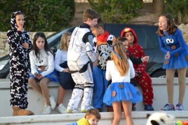 Grupo de niños disfrazados