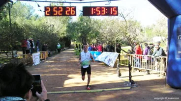 Julio Almazan entrando en meta