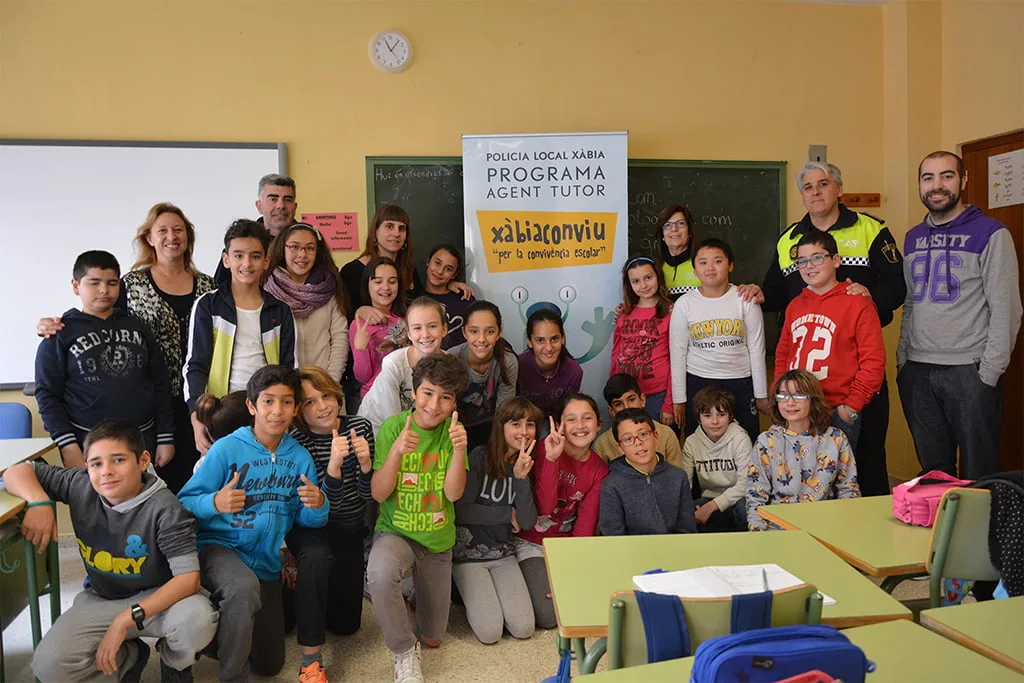 Monfort y Gisbert en su visita al colegio Port