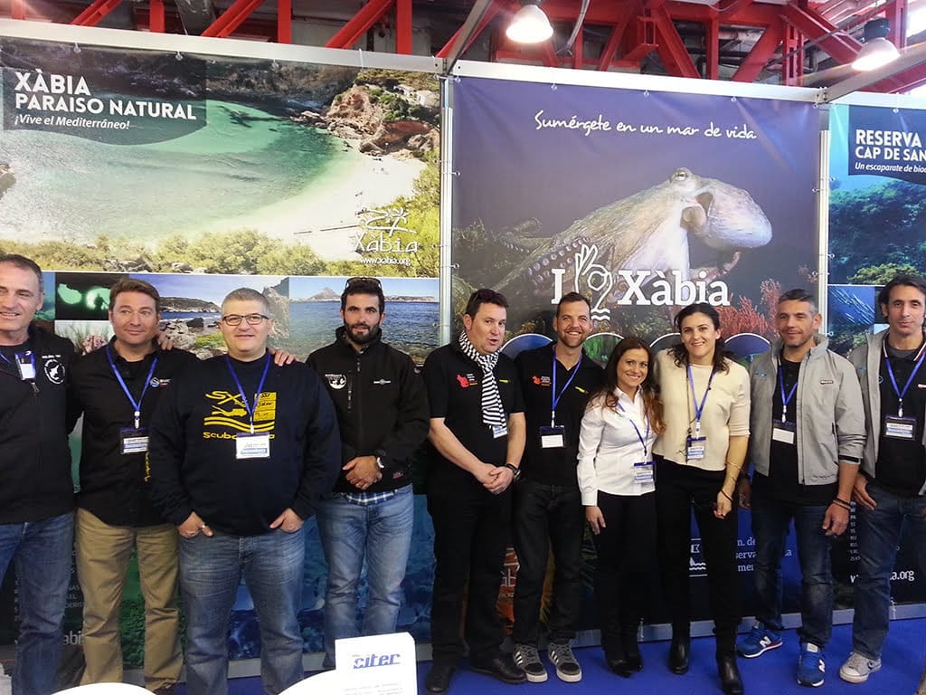 Representantes de los clubes de buceo de Xàbia en la feria