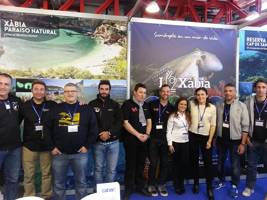 Representantes de los clubes de buceo de Xàbia en la feria