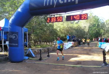 Ángel Llorens entrando segundo en meta