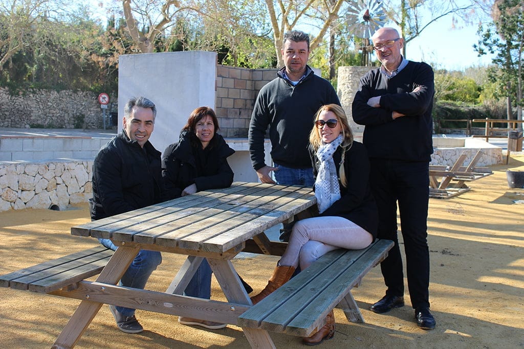 Josep Femenía junto a ediles de la corporación
