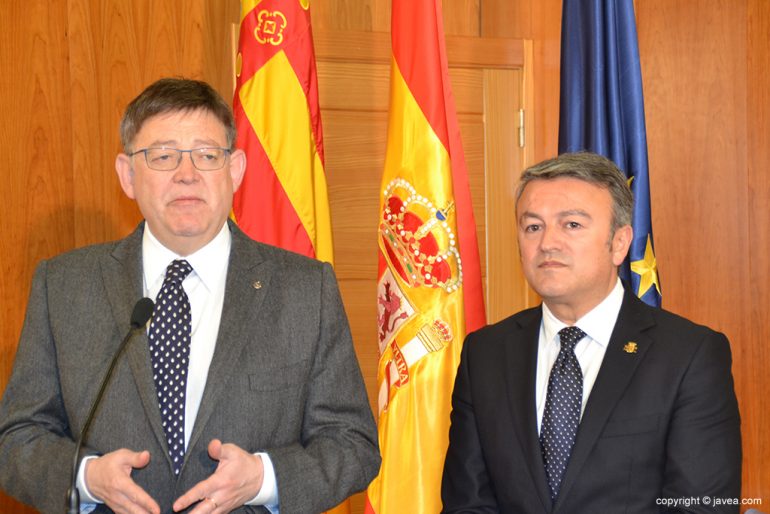 Ximo Puig y José Chulvi atendiendo a la prensa