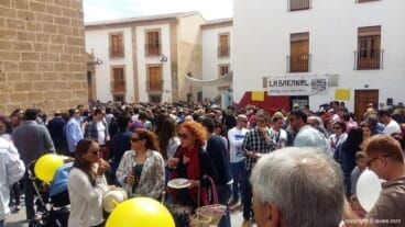 Domingo Pascua – Ambiente Plaza Iglesia